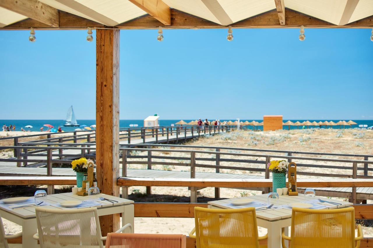 Vila Vita Parc Армасан-де-Пера Экстерьер фото View of the beach from the restaurant